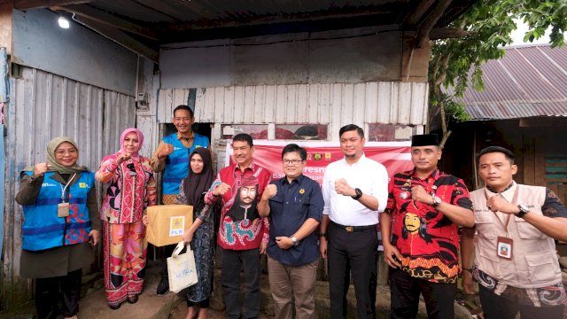 Salah satu warga di Kabupaten yang mendapatkan pemasangan baru listrik gratis (dokumen: istimewa)