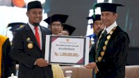 Andi Sudirman Serahkan Rp1,5 Miliar Hibah Untuk Masjid Agung Sultan Alauddin