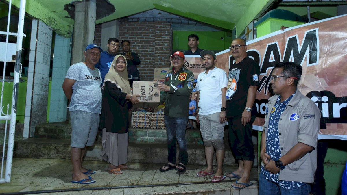 Tanggap Bencana, Direktur Utama PDAM Makassar Beni Iskandar Turun Langsung Salurkan Bantuan di Tiga Lokasi