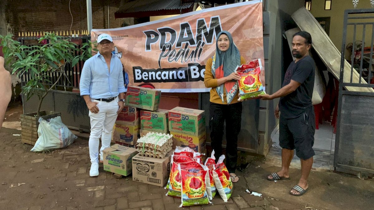 PDAM Peduli Salurkan Bantuan Bagi Korban Banjir, Warga Berikan untuk Direksi