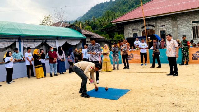 Lomba gasing di Festival Budaya Morowali (dokumen: istimewa)
