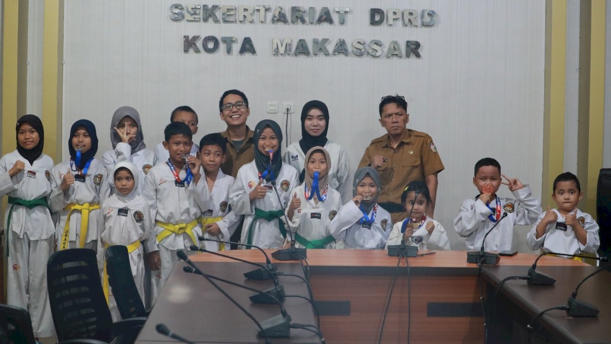 Sekretariat DPRD Makassar Beri Apresiasi Atlet Taekwondo Dojang