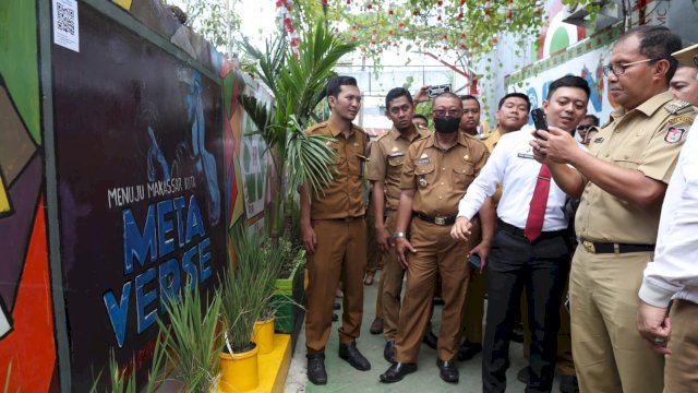 Wali Kota Makassar Danny Pomanto didampingi Camat Rappocini Syahruddin berkunjung ke Longwis Silves (dokumen: istimewa)