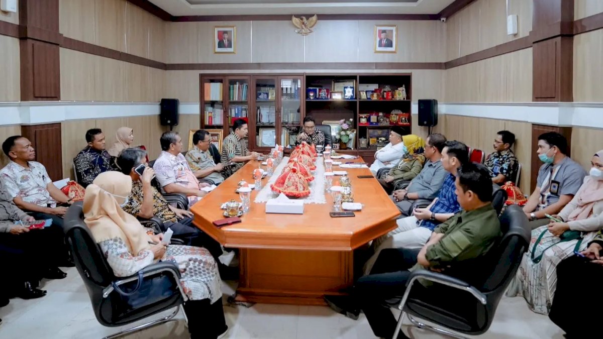 Jelang Pemilu, Bupati Barru Terima Kunjungan Ketua dan Komisioner KPU