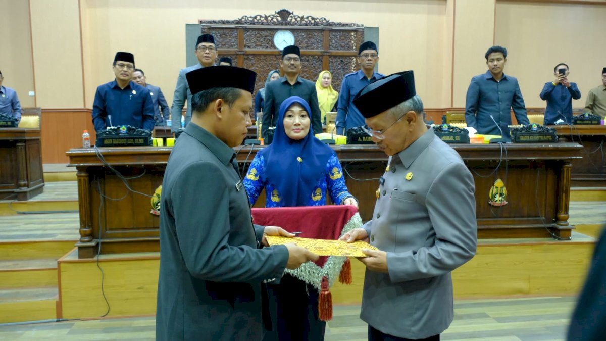 DPRD Sahkan Ranperda APBD Jeneponto 2023, Ini Harapan Bupati Iksan