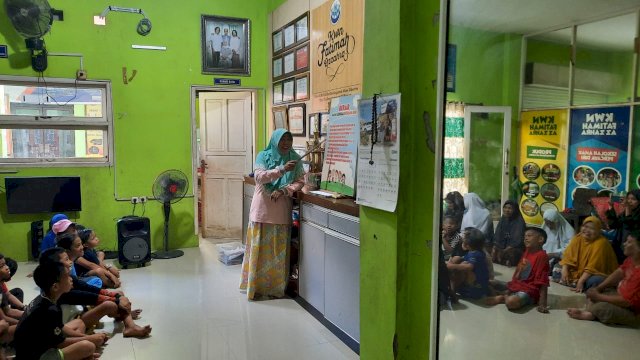 Pertemuan KWN Fatimah Azzahra dengan anggota perempuan berdaya dan anak sekolah Percaya Diri (Sri Wahyu Diastuti / Sulselsatu.com).