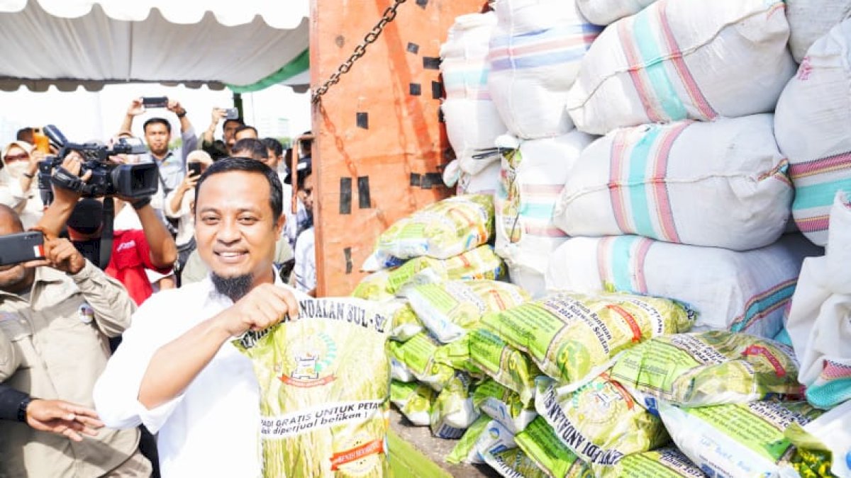 Andi Sudirman Salurkan Bantuan Pertanian Senilai Rp66 Miliar