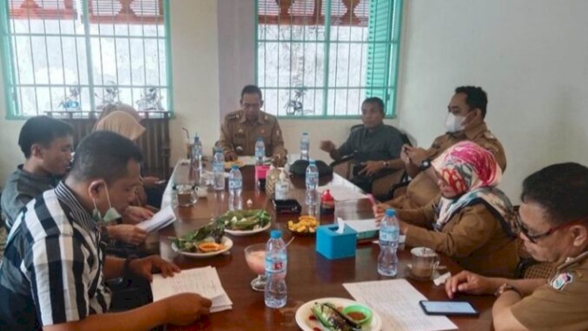 Camat Sangkarrang Gelar Halal bihalal dengan Pegawai dan Warga