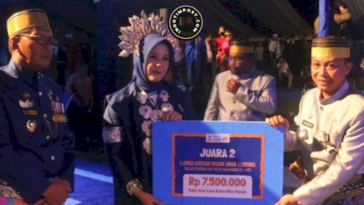Kecamatan Tallo Tampil dengan Perahu Pinisi di Acara Puncak Perayaan Hari Jadi Kota Makassar