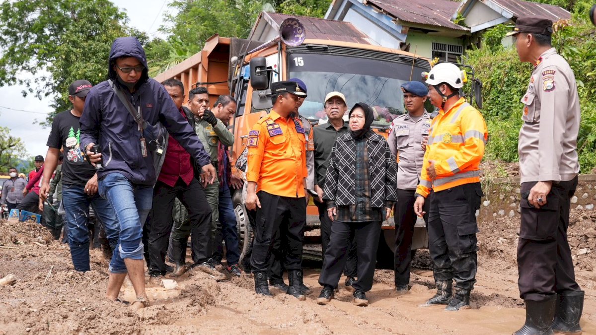 Tinjau Titik Longsor di Gowa, Mensos Sarankan Pemprov Tanam Pohon Bambu