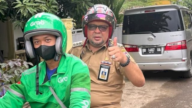 Camat Rappocini naik ojol ke kantor (dokumen: istimewa).