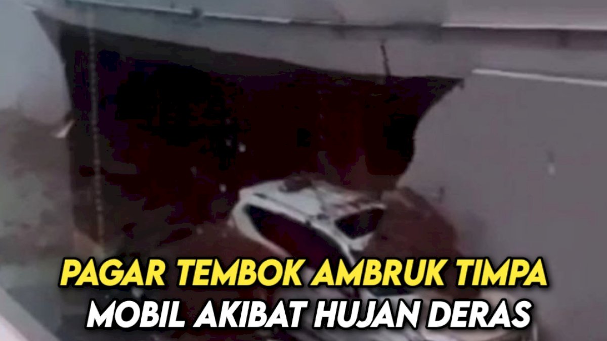 VIDEO: Pagar Tembok Ambruk Timpa Mobil Akibat Hujan Deras