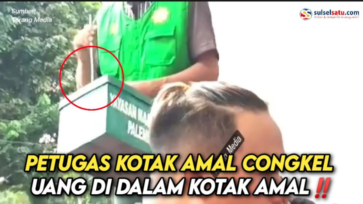 VIDEO: Aksi Pembawa Kotak Sumbangan Masjid Agung Palembang Diduga Congkel Uang Dalam Kotak Amal