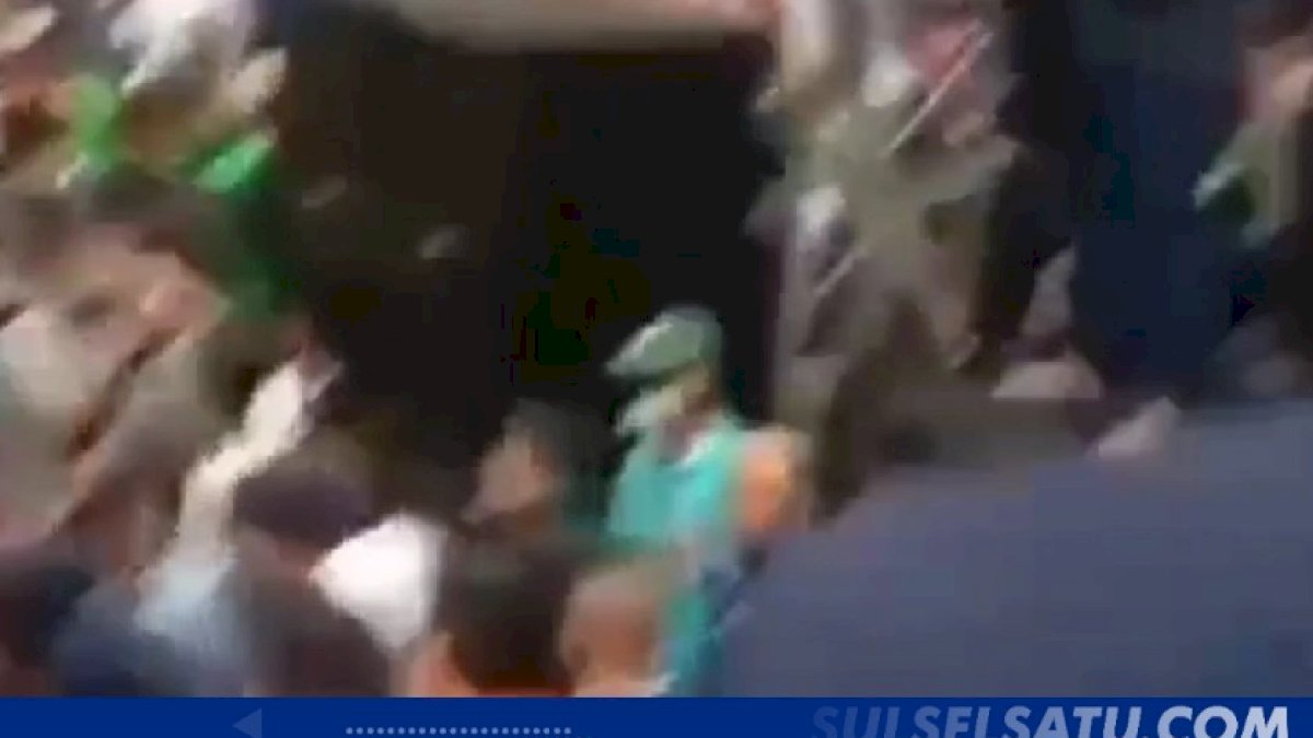VIDEO: Panggung Acara Anies Baswedan di Pekanbaru Ambruk