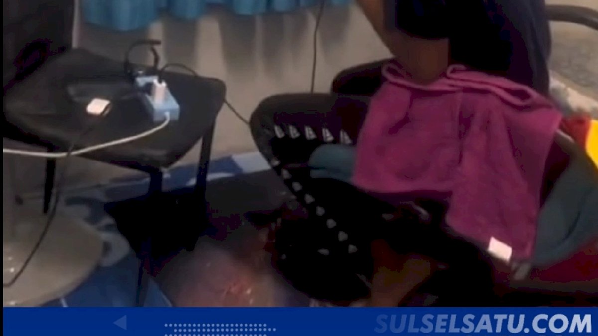 VIDEO: Viral, Remaja Laki-laki Asyik Bermain Game Namun Tetap Melantunkan Ayat Suci Al-Quran