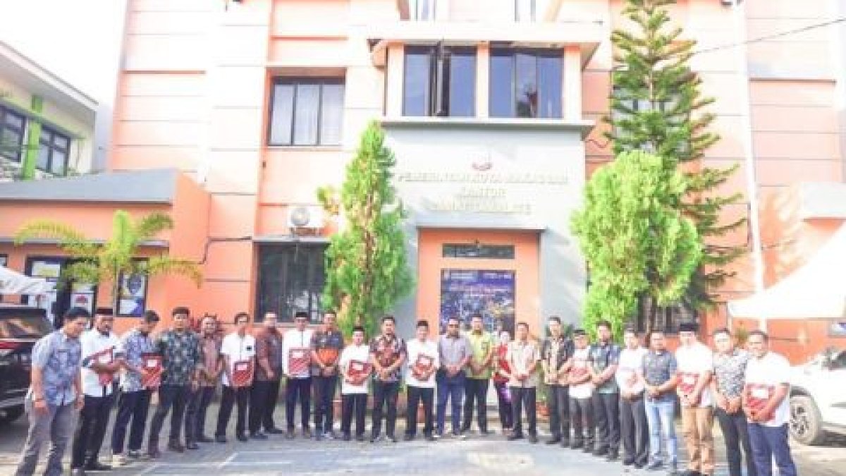 Serahkan SK Pj LPM, Ini Harapan Camat Tamalate