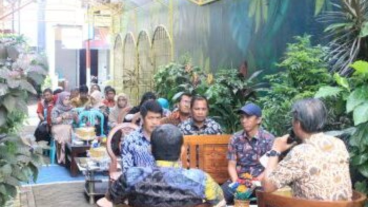 Bersama Pejabatnya, Kadisperkim Makassar Gelar Rapat Koordinasi di Lorong Wisata Pilot Projet