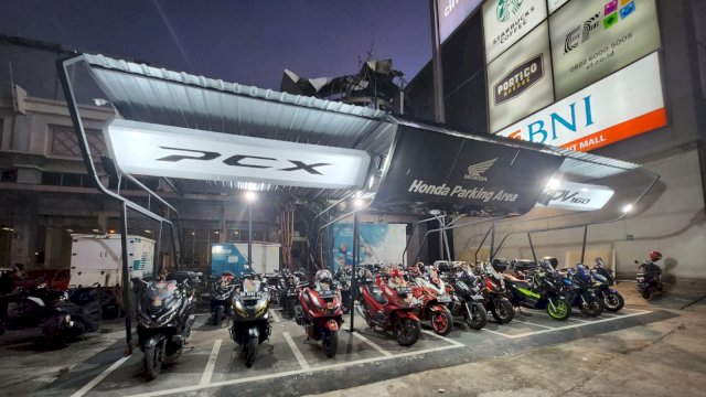 Parkiran khusus pengguna motor matik premium Honda di Mall Phinisi Point Makassar (dokumen: istimewa)