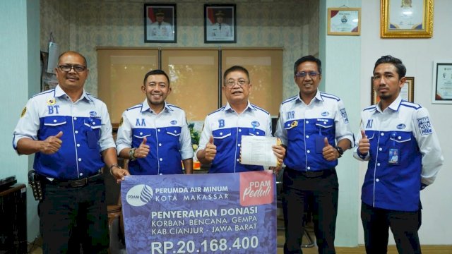 Direksi dan jajaran Perumda air Minum Kota Makassar kirimkan bantuan untuk korban gempa Cianjur (dokumen: istimewa)