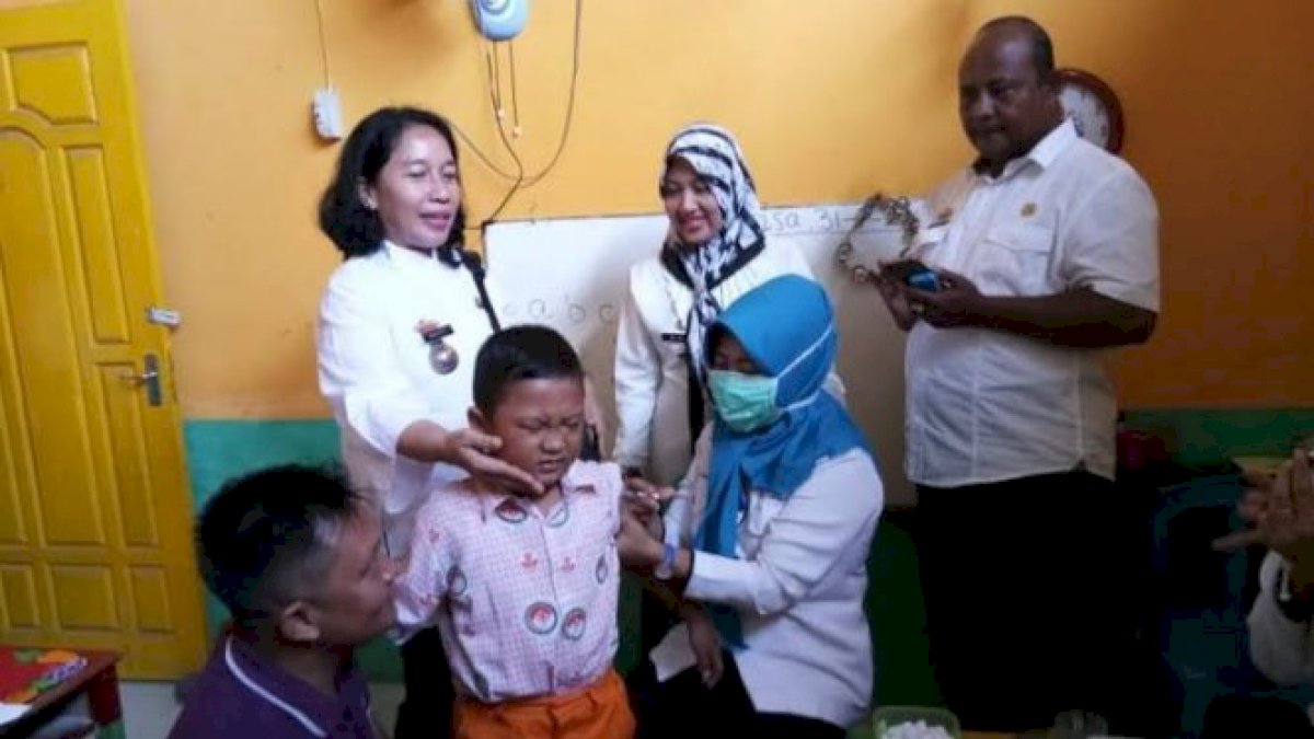 Dinkes Kota Makassar Bersama Dinas Pendidikan Laksanakan Imunisasi Campak Rubelle di Sekolah SD