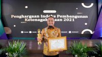 Pemprov Sulsel Terima Penghargaan Urusan Ketenagakerjaan Kategori Besar Terbaik Pertama
