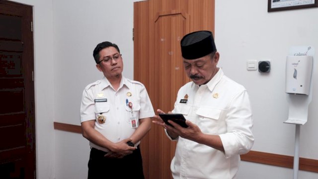 Wakil Bupati Gowa Abd Rauf Malaganji melakukan aktivasi identitas kependudukan digital (dokumen: istimewa)