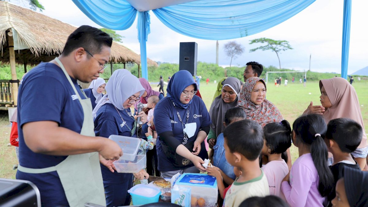 Jalankan Aktivitas Trauma Healing, Forum Humas BUMN Gelar Nobar untuk Warga Korban Gempa Cianjur