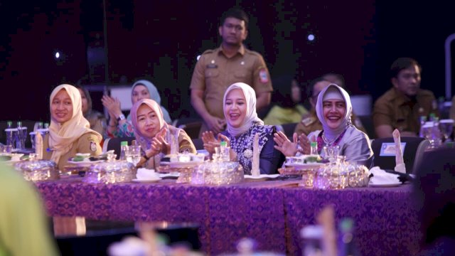 Ketua TP PKK Kota Makassar Indira Jusuf Ismail bersama Wakil Wali Kota Makassar Fatmawati Rusdi (dokumen: istimewa)