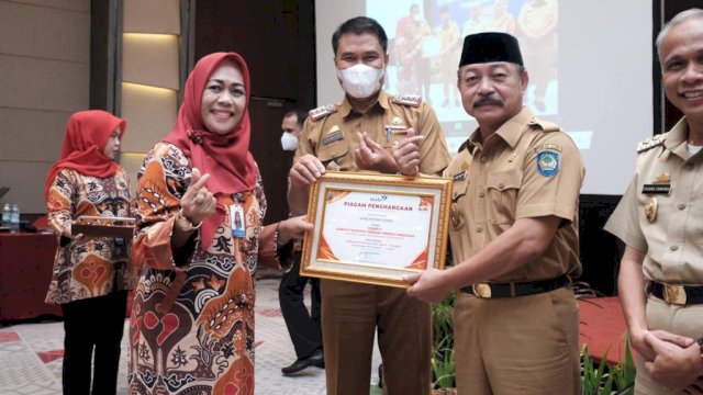 Wakil Bupati Gowa Abd Rauf Malaganni raih juara dua pelayanan KB Akseptor (dokumen: istimewa)