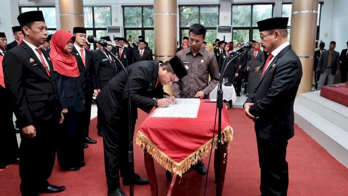 Lantik 77 Pejabat Pemkab Gowa, Abd Rauf Minta Tata Kelola Pemerintahan Ditingkatkan