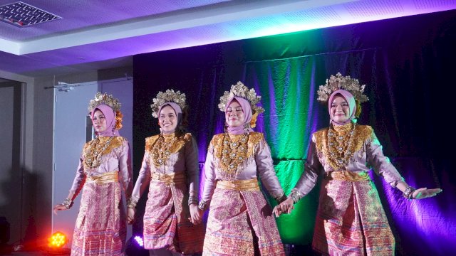 Tarian empat etnis di pentas seni Kalla Institute (dokumen: istimewa)