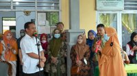 Andi Sudirman Serahkan BLT BBM ke 1275 Orang di Kabupaten Pangkep