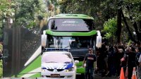 VIDEO: Bus yang Ditumpangi Timnas Thailand Dilempari Batu OTK, Polisi Kejar Pelaku