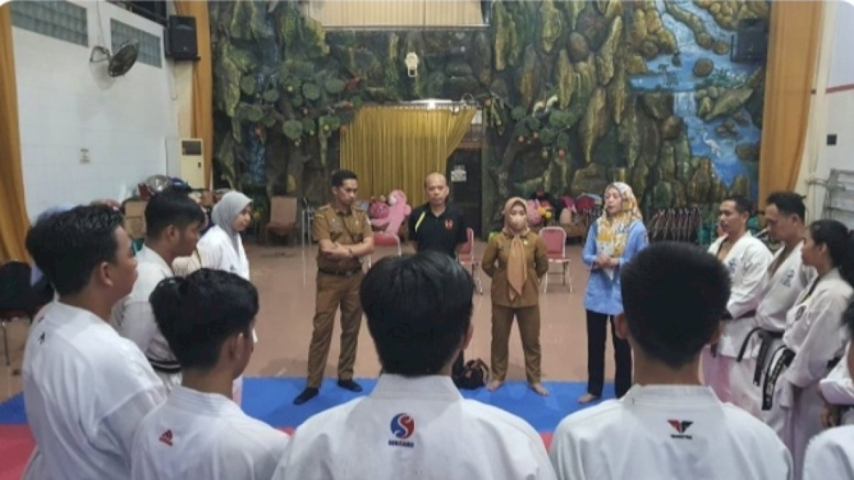 Kadispora Makassar Tinjau Langsung Latihan Atlet Karate