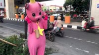 Lihat Boneka Badut di Jalan, Kabid Rehsos Minta Jangan Diberi Apapun