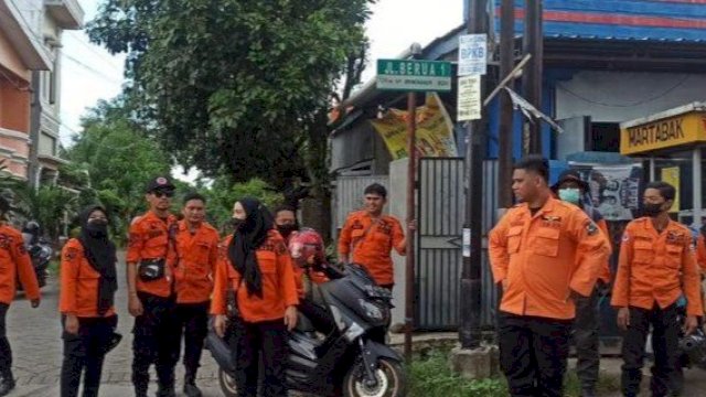Kunjungan lapangan BPBD Kota Makassar untuk memantau titik rawan banjir (dokumen: istimewa).