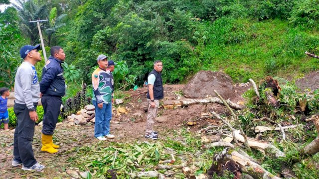 Longsor yang terjadi di Elange Dusun Lajoanging Desa Harapan Kecamatan Tanete Riaja (dokumen: istimewa).