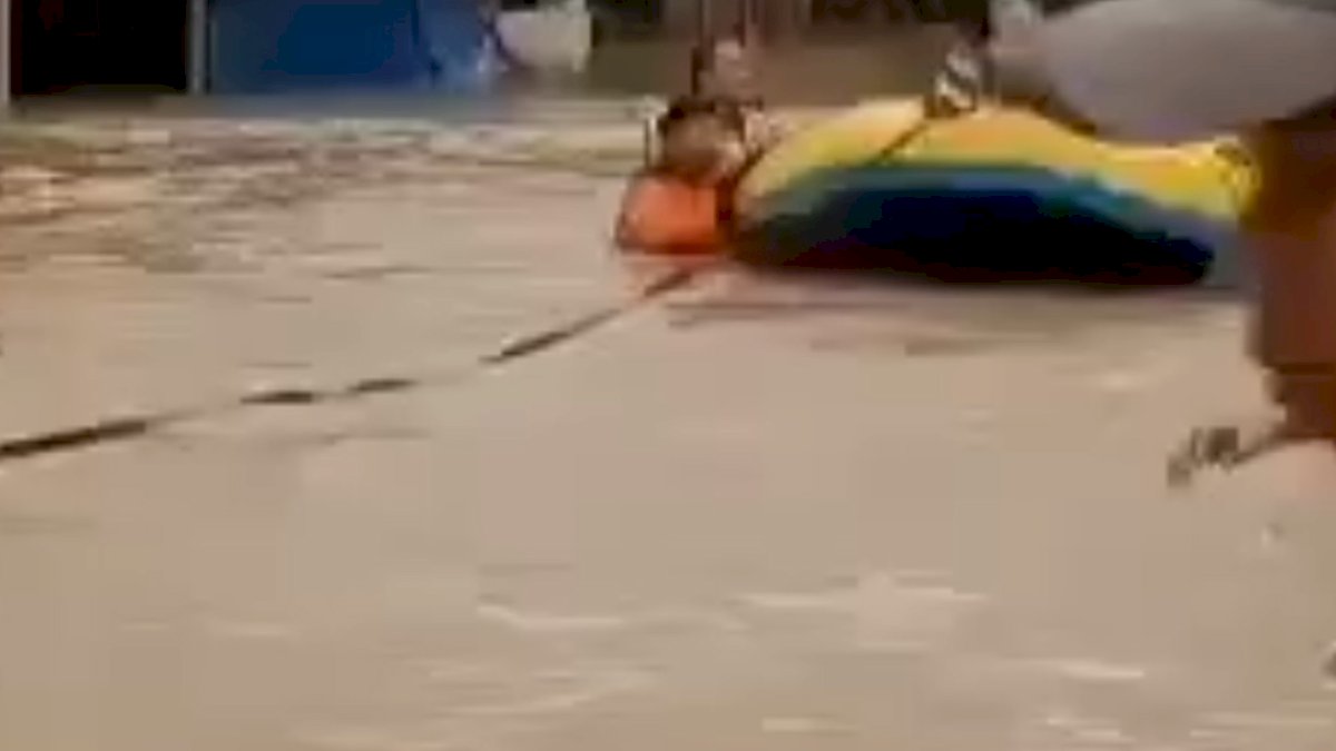 VIDEO: Banjir di Nipa-nipa Antang, Warga Dievakuasi Tim Sar Gabungan