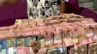 VIDEO: Viral, Staf Ahli Kantor Bupati Deli Serdang Pamer Uang Miliaran