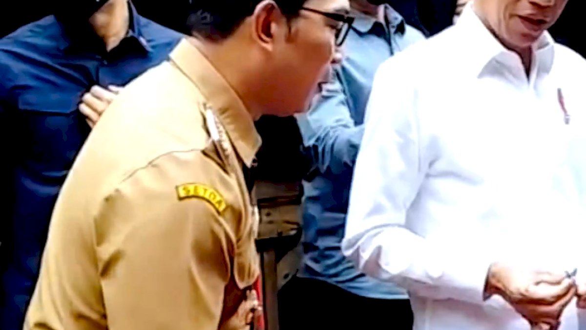 VIDEO: Aksi Jokowi dan Ridwan Kamil Main Latto-latto saat Kuker di Subang