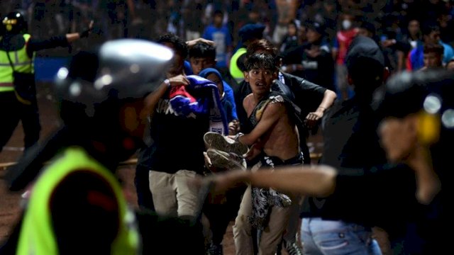 Tragedi Kanjuruhan. (Foto: AFP/via Getty Images)