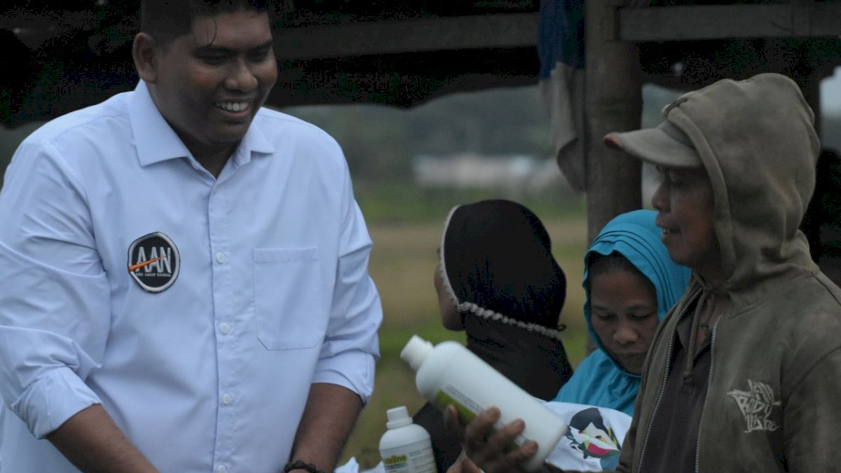 Anhar Rahman Sayang Petani, Bagi Pupuk Gratis ke 167 Desa dan Kelurahan di Gowa