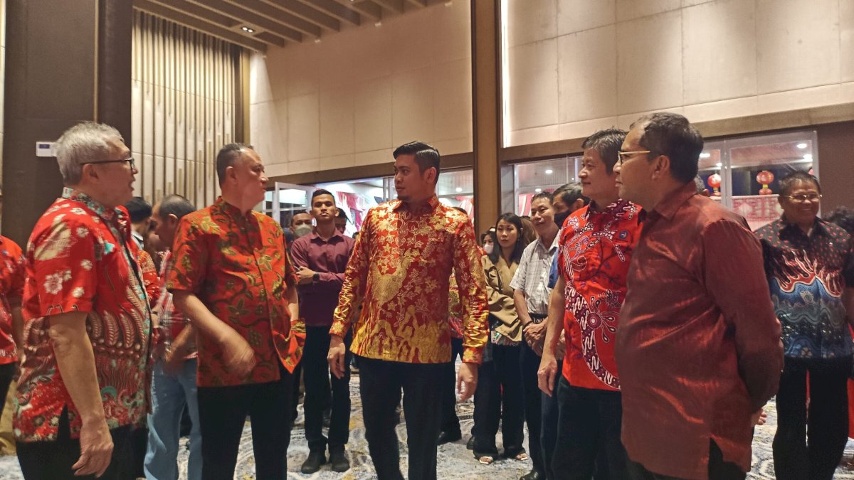 SYL, Danny, Adnan dan Ribuan Masyarakat Hadiri Open House Imlek di Makassar