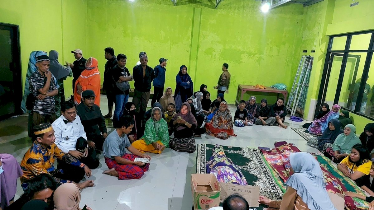 Kunjungi Korban Tertimpa Pohon di Biringkanaya, Rudianto Lallo Sampaikan Duka Mendalam
