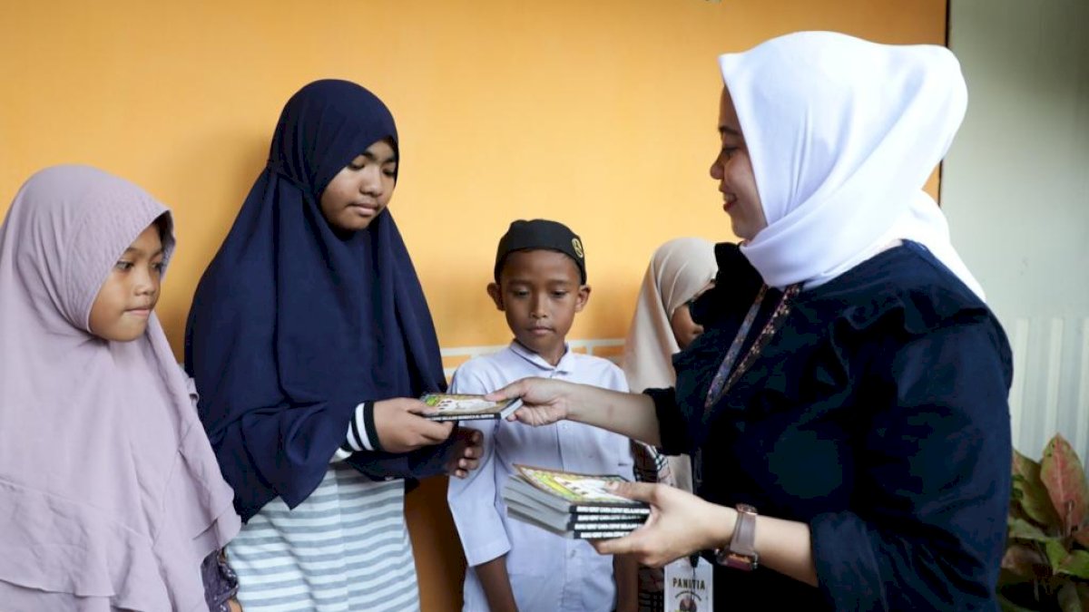 Pacu Semangat Literasi Al-Qur’an, Relawan Mak Ganjar Bagi Iqra hingga Makanan Siap Saji di Kabupaten Gowa