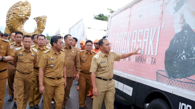 Wali Kota Makassar Danjy Pomanto meninjau unit tangki Tangkasaki untuk persiapan PSEL (dokumen: istimewa)