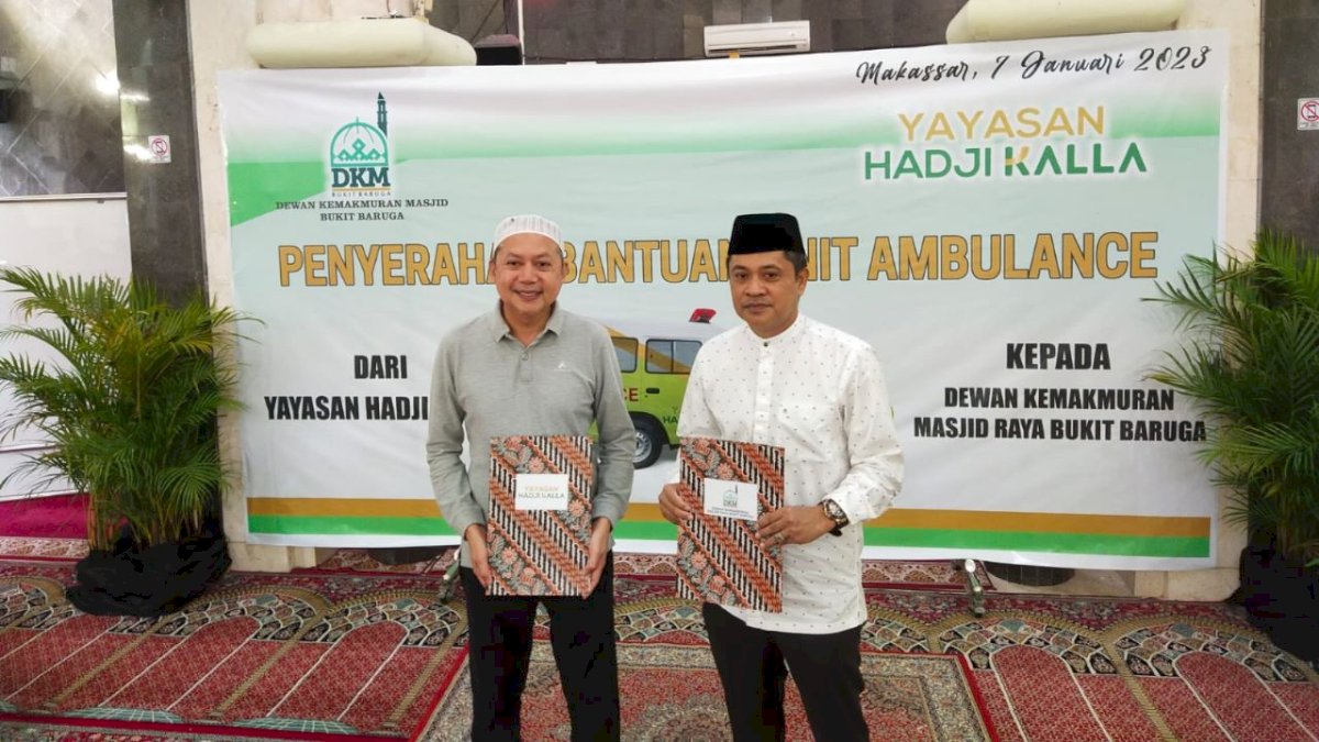 Yayasan Hadji Kalla Beri Bantuan CSR Ambulans untuk Masjid Raya Bukit Baruga
