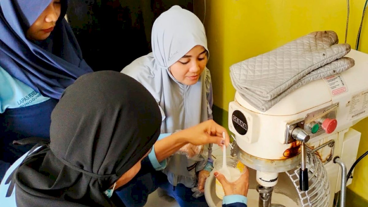Lapas Perempuan Sungguminasa Latih WBP Keterampilan Pembuatan Roti