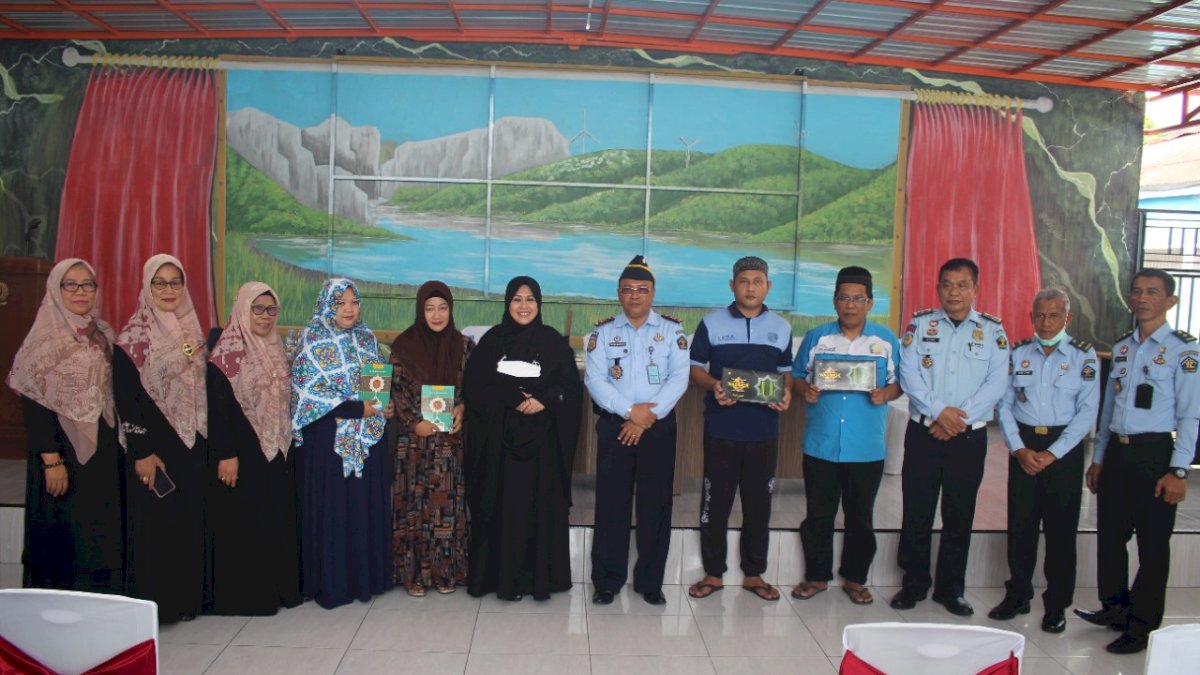 BKMT Parepare Serahkan Bantuan Perlengkapan Salat dan Alquran di Lapas