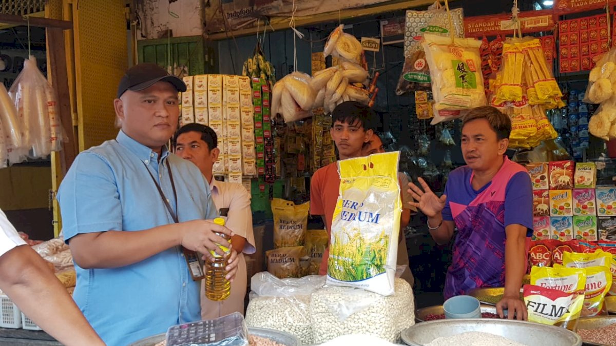 KPPU Bersama Disdag Sulsel Cek Harga Bahan Pokok di Pasar Terong